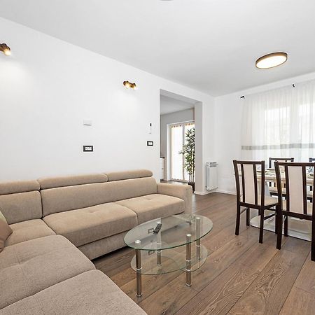 Apartment Delton Fažana Εξωτερικό φωτογραφία
