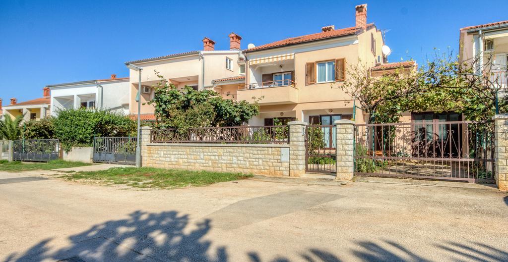 Apartment Delton Fažana Δωμάτιο φωτογραφία